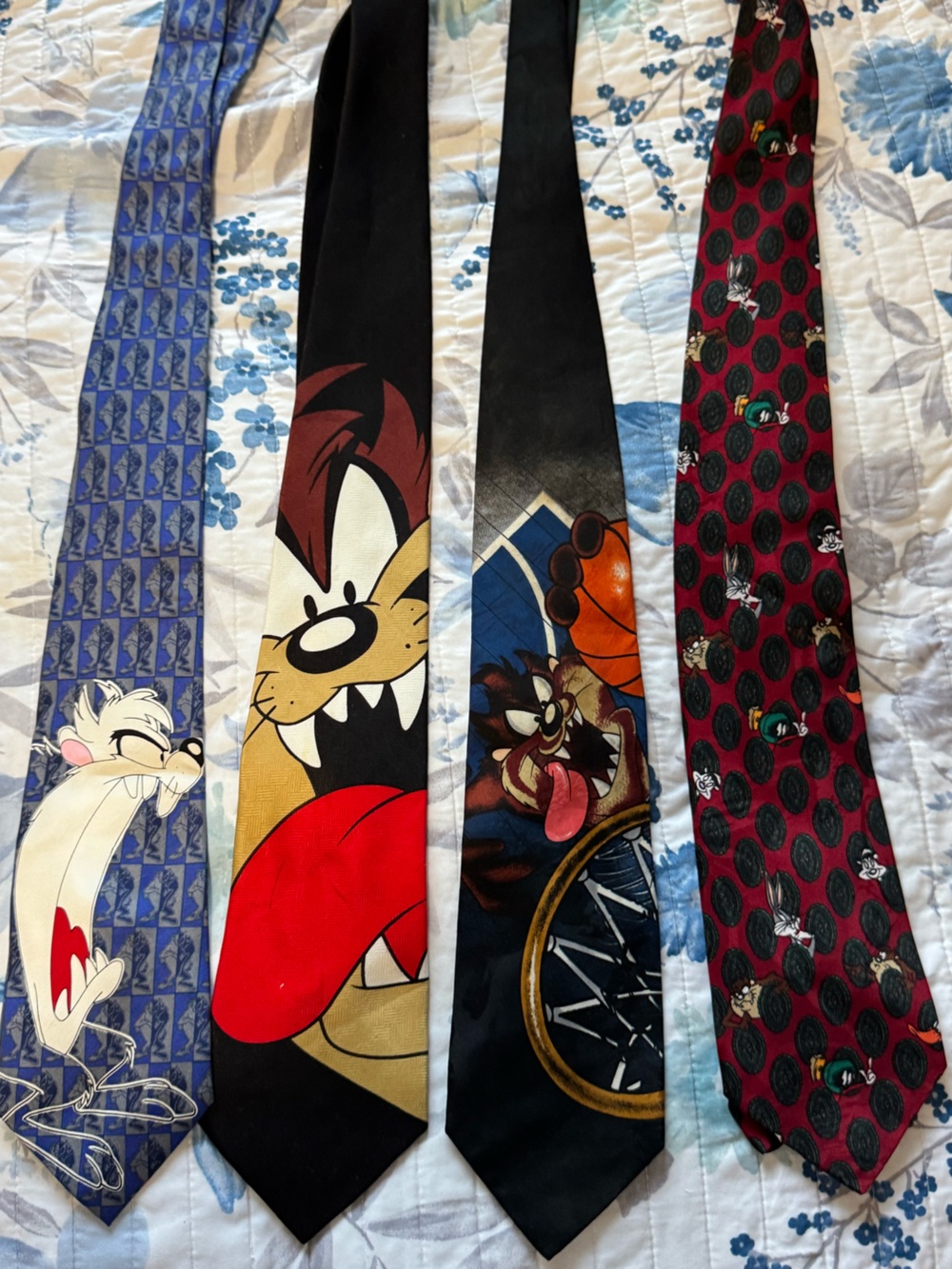 Vintage Looney tunes. Ties - Blue, Red, Black, Tan, Burgundy Cartoon Styles